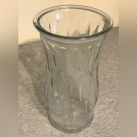 Brody Co. Clear Glass Vase With Feather Design - Picture 2 of 2